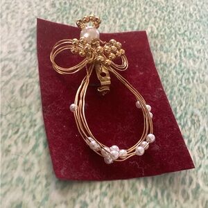 Handmade Angel pin brooch, halo gold tone wire with pearl & gold beads